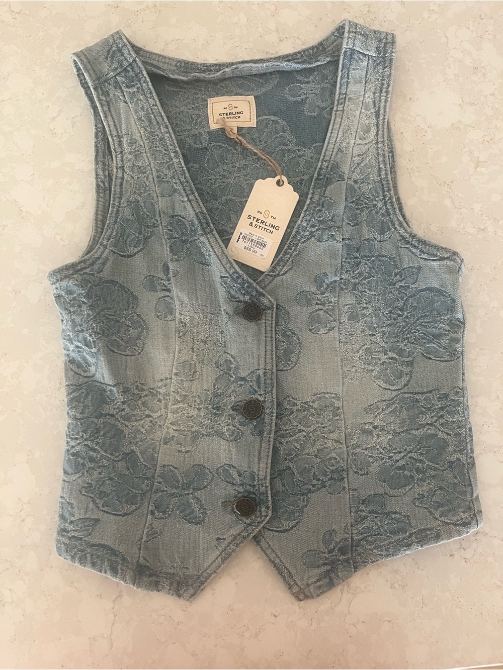 Sterling & Stitch Women’s Light Blue Floral Denim Vest